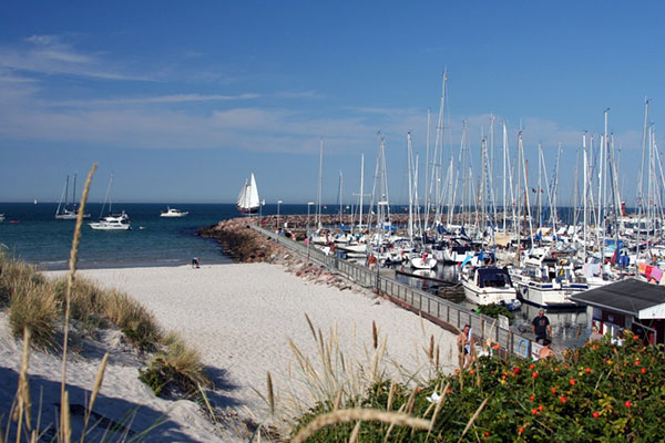 Udsigt mod stranden og havnen