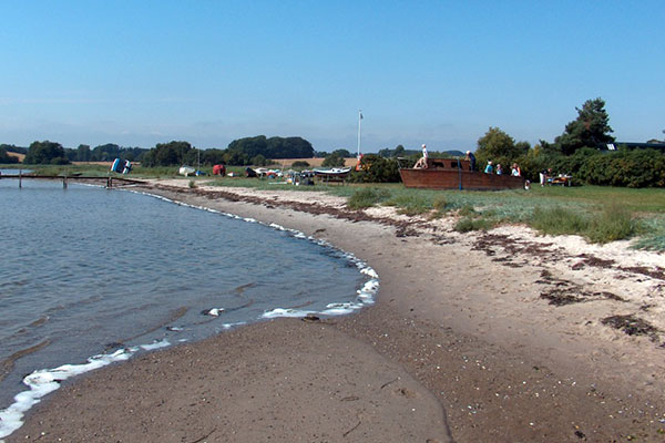 Udsigt langs stranden