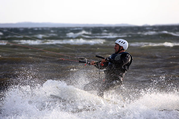 Kitesurfing