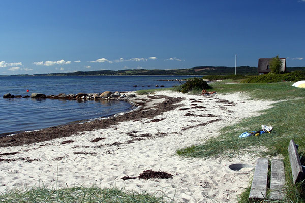 Udsigt langs stranden