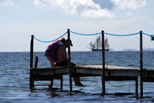 Afslapning på badebroen