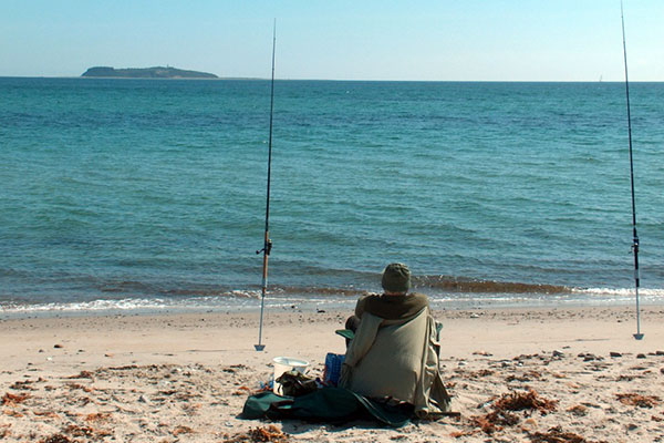 Lystfisker på stranden
