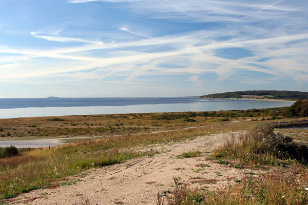 Udsigt langs stranden
