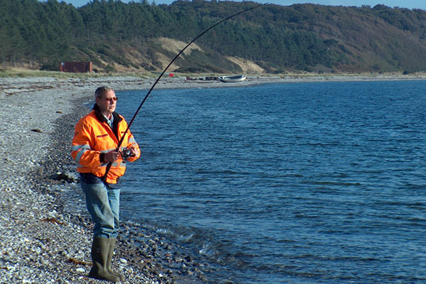 Lystfisker på stranden
