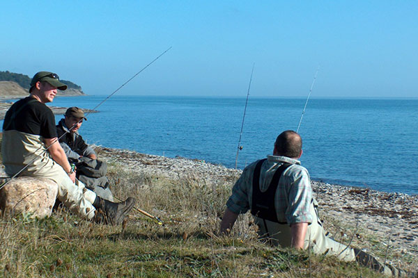 Lystfiskere på stranden