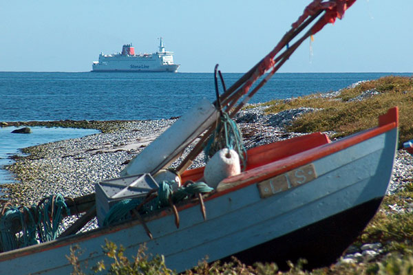 Træbåd på stranden