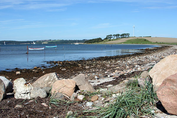 Udsigt langs stranden