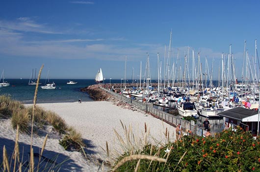 Udsigt mod stranden og havnen