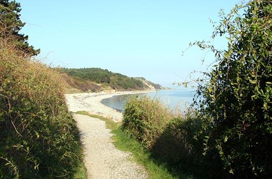 Udsigt langs stranden