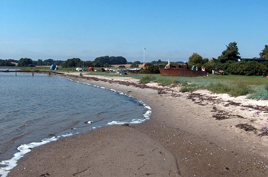 Udsigt langs stranden