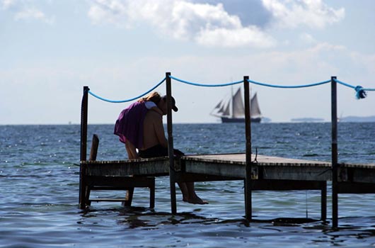 Afslapning på badebroen