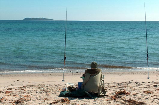 Lystfisker på stranden