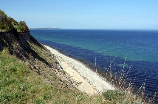 Udsigt langs stranden