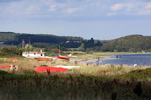 Udsigt langs stranden