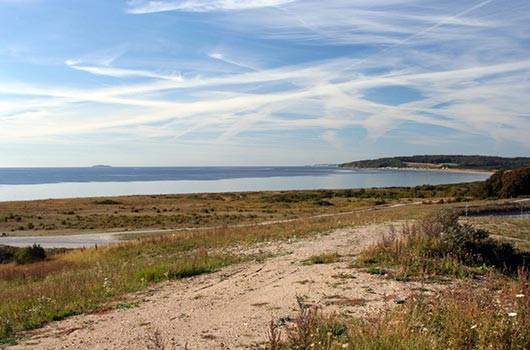 Udsigt langs stranden