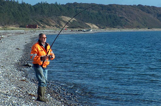 Lystfisker på stranden