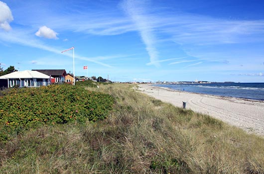Udsigt langs stranden