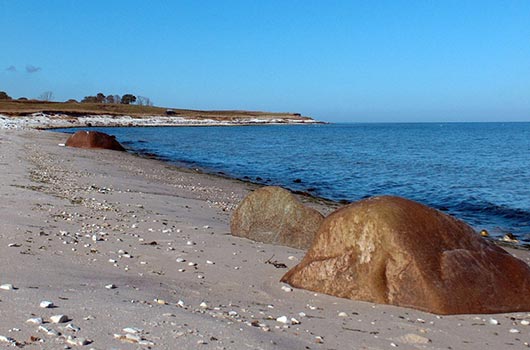 Udsigt langs stranden
