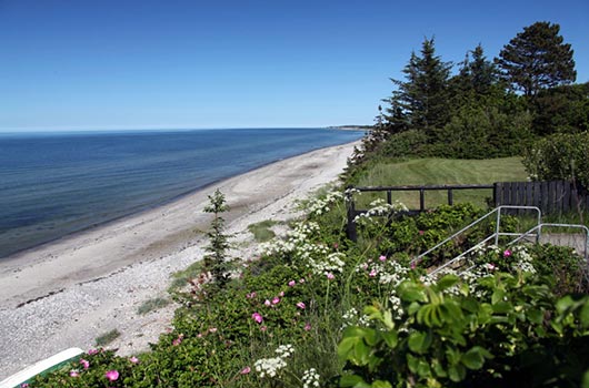 Udsigt langs stranden