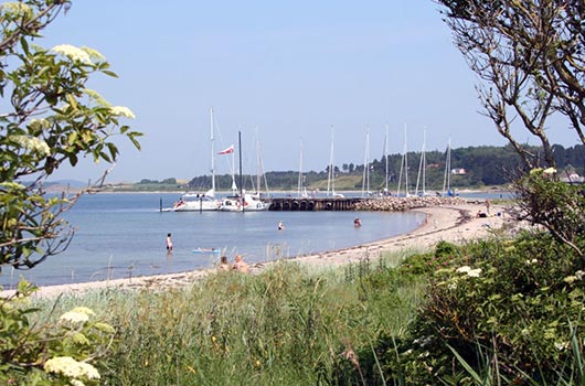 Udsigt langs stranden