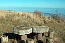 Bord og stole ved stranden